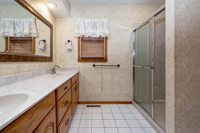 2129 E Cherryvale Street, Springfield, MO 65804