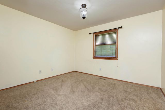 2129 E Cherryvale Street, Springfield, MO 65804