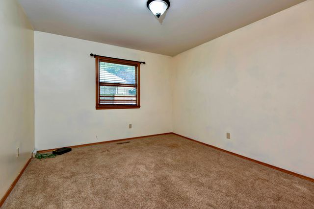 2129 E Cherryvale Street, Springfield, MO 65804