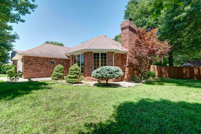 2129 E Cherryvale Street, Springfield, MO 65804