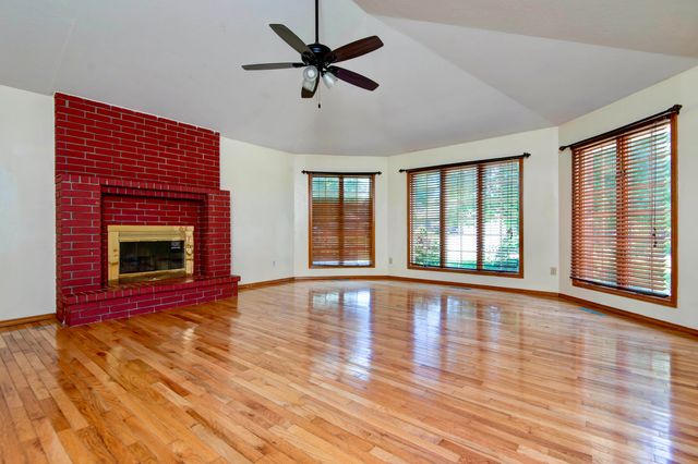 2129 E Cherryvale Street, Springfield, MO 65804