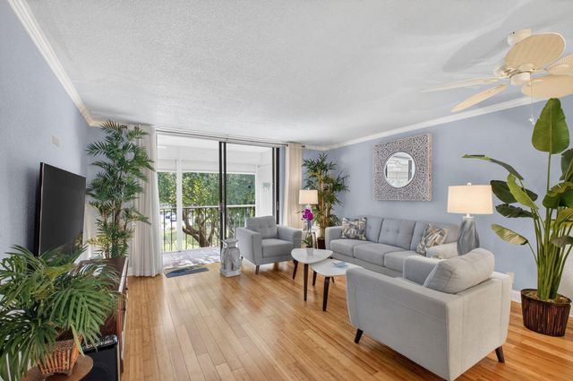 5250 Las Verdes Circle 313, Delray Beach, FL 33484