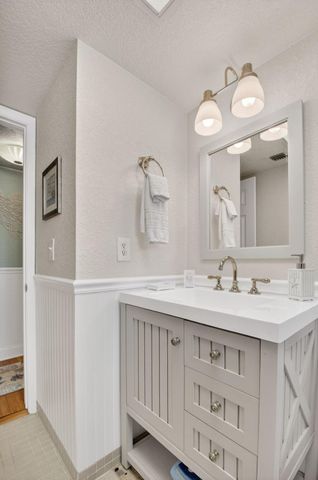 5250 Las Verdes Circle 313, Delray Beach, FL 33484