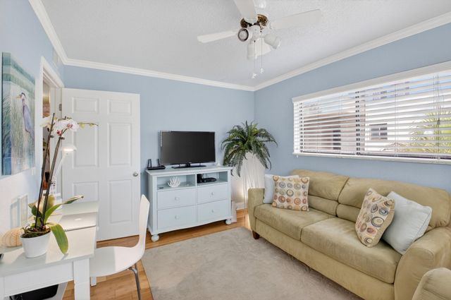 5250 Las Verdes Circle 313, Delray Beach, FL 33484