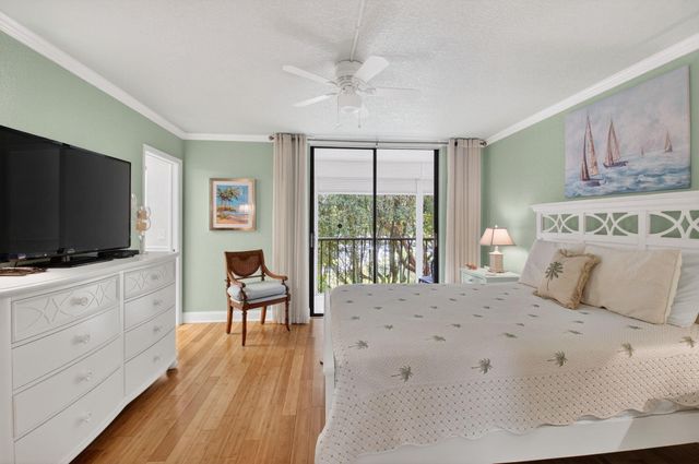 5250 Las Verdes Circle 313, Delray Beach, FL 33484