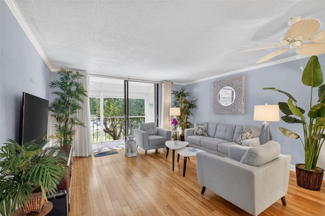 5250 Las Verdes Circle 313, Delray Beach, FL 33484