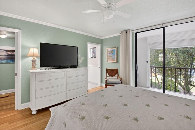 5250 Las Verdes Circle 313, Delray Beach, FL 33484