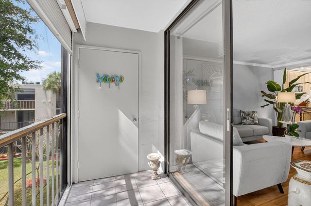 5250 Las Verdes Circle 313, Delray Beach, FL 33484