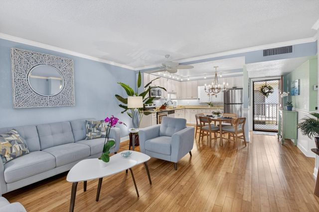 5250 Las Verdes Circle 313, Delray Beach, FL 33484