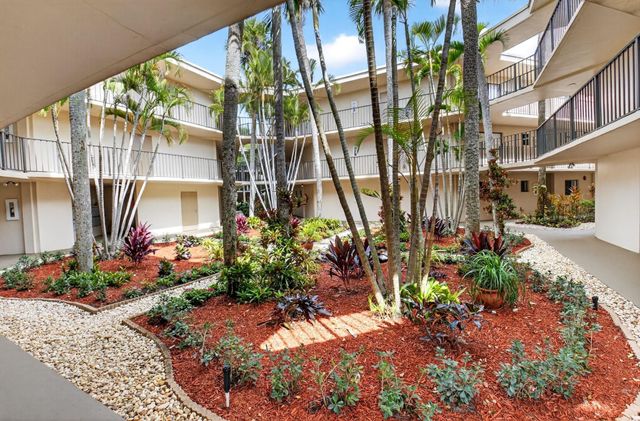 5250 Las Verdes Circle 313, Delray Beach, FL 33484