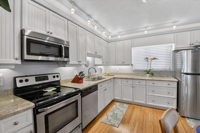 5250 Las Verdes Circle 313, Delray Beach, FL 33484