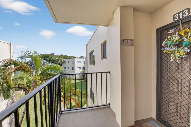 5250 Las Verdes Circle 313, Delray Beach, FL 33484