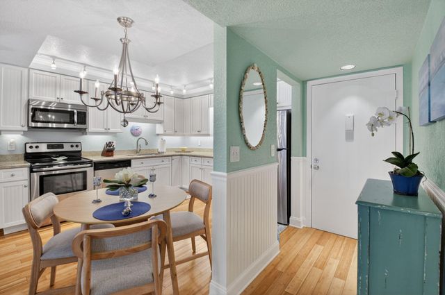 5250 Las Verdes Circle 313, Delray Beach, FL 33484