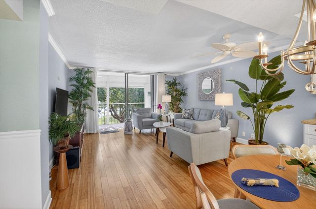 5250 Las Verdes Circle 313, Delray Beach, FL 33484