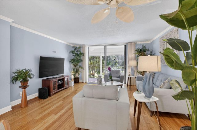 5250 Las Verdes Circle 313, Delray Beach, FL 33484