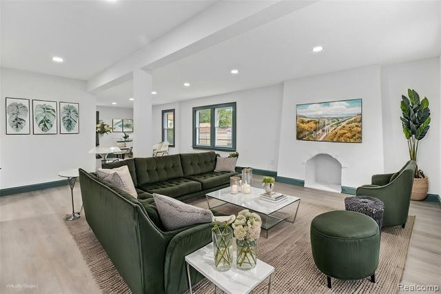 15781 Washburn St, Detroit, MI 48238