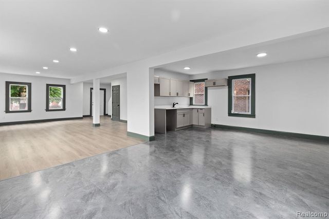 15781 Washburn St, Detroit, MI 48238