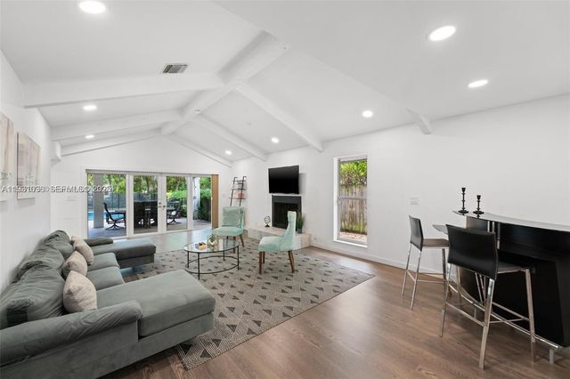 413 Holiday, Hallandale Beach, FL 33009