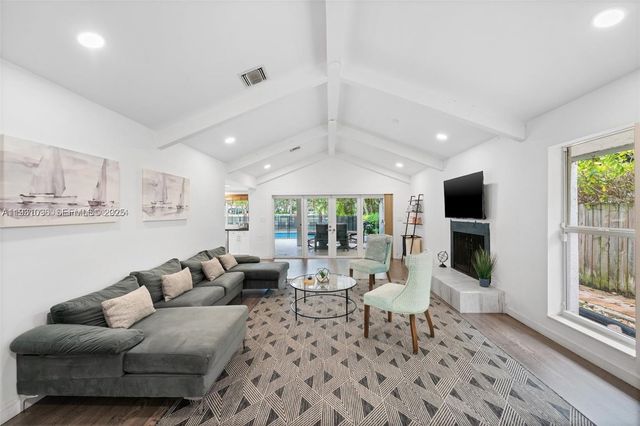 413 Holiday, Hallandale Beach, FL 33009