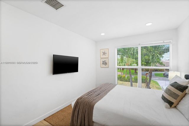 413 Holiday, Hallandale Beach, FL 33009