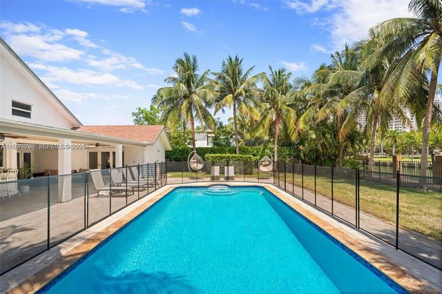 413 Holiday, Hallandale Beach, FL 33009