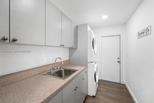 413 Holiday, Hallandale Beach, FL 33009