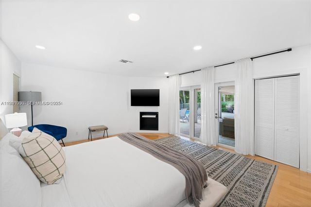 413 Holiday, Hallandale Beach, FL 33009