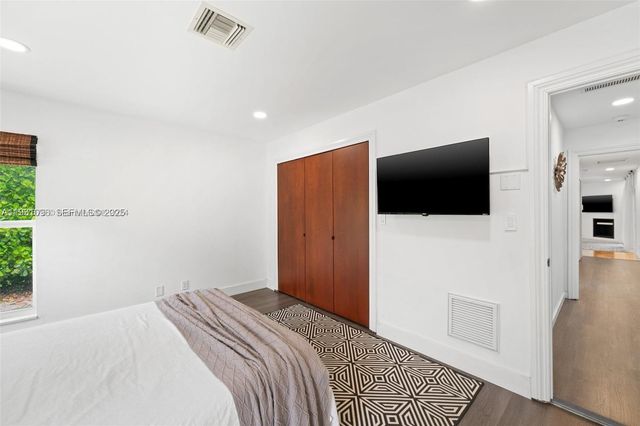 413 Holiday, Hallandale Beach, FL 33009