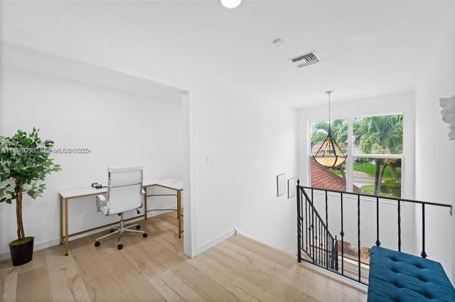 413 Holiday, Hallandale Beach, FL 33009