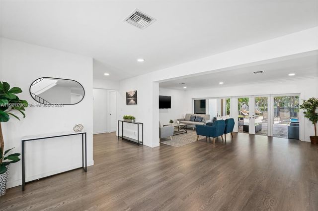 413 Holiday, Hallandale Beach, FL 33009