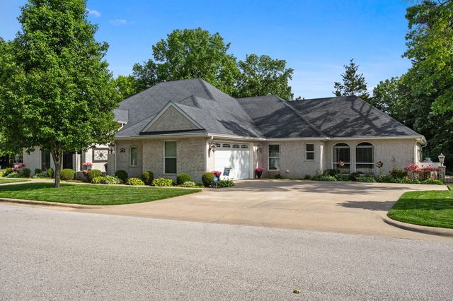 400 Loganberry Road, Branson, MO 65616