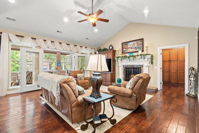 400 Loganberry Road, Branson, MO 65616