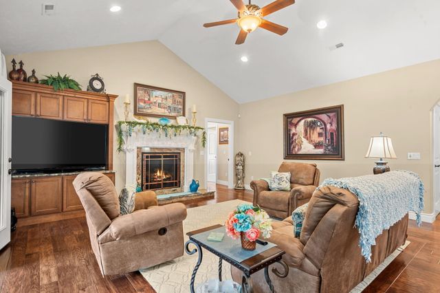 400 Loganberry Road, Branson, MO 65616