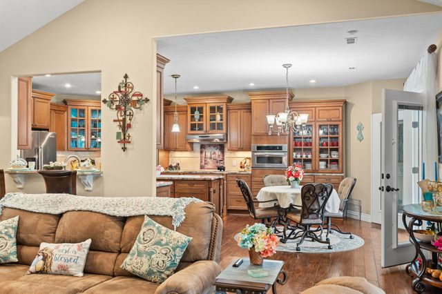 400 Loganberry Road, Branson, MO 65616