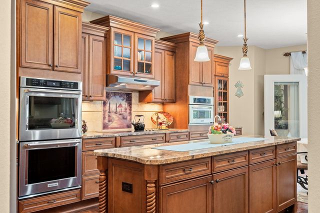400 Loganberry Road, Branson, MO 65616