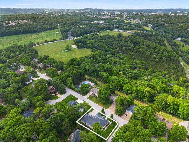 400 Loganberry Road, Branson, MO 65616