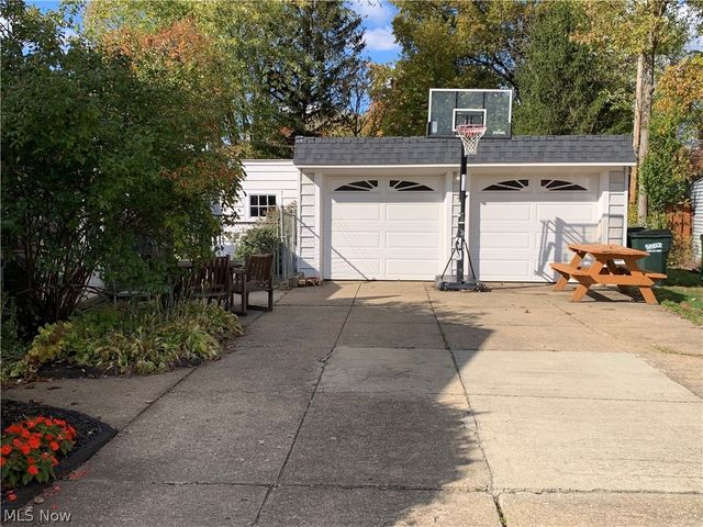 388 Fairwood Circle, Berea, OH 44017