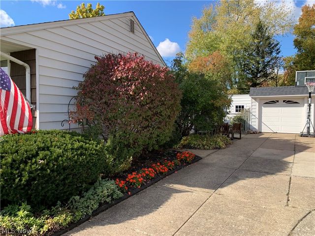 388 Fairwood Circle, Berea, OH 44017