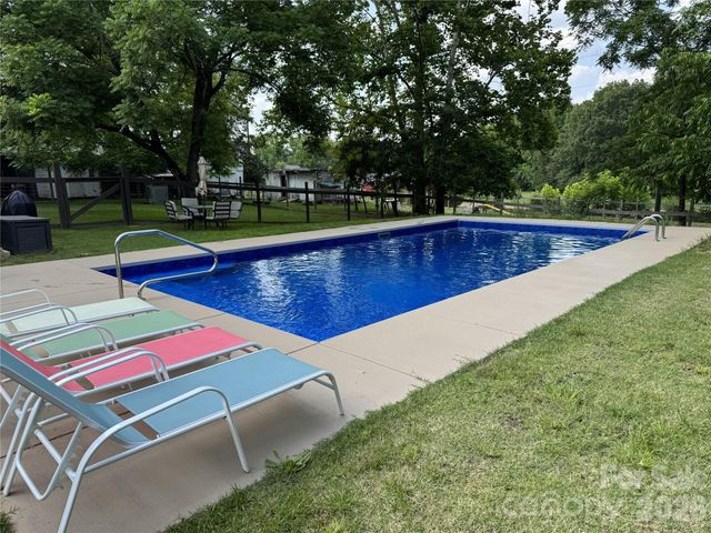 194 Old Limestone Road W, York, SC 29745