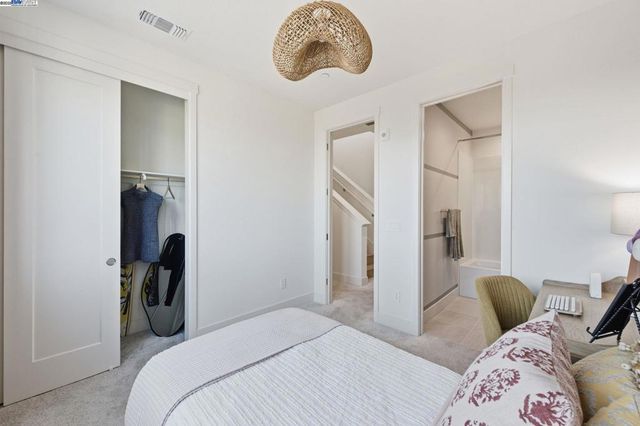 1660 Clement Avenue, Alameda, CA 94501