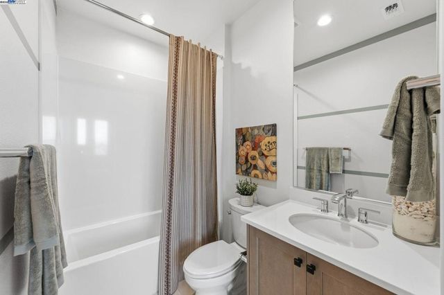 1660 Clement Avenue, Alameda, CA 94501