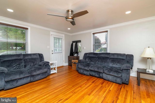 6459 LAWNTON STREET, Philadelphia, PA 19128