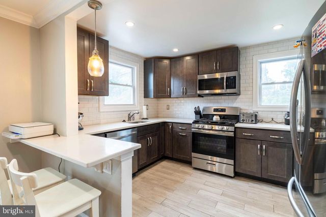 6459 LAWNTON STREET, Philadelphia, PA 19128