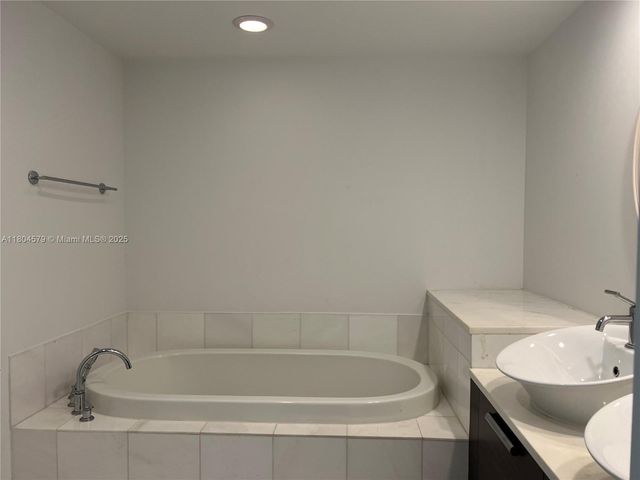 2950 NE 188th St 444, Aventura, FL 33180