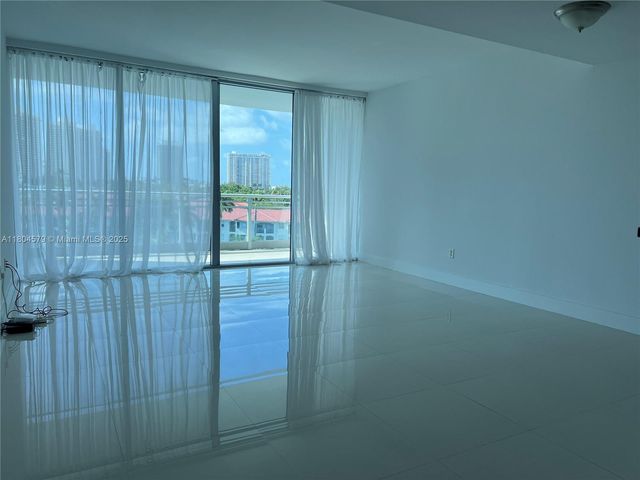 2950 NE 188th St 444, Aventura, FL 33180