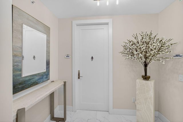 2 Water Club Way 2004, North Palm Beach, FL 33408