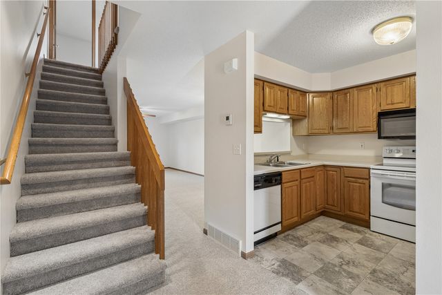 2680 Pheasant Ridge Ct, Marion, IA 52302