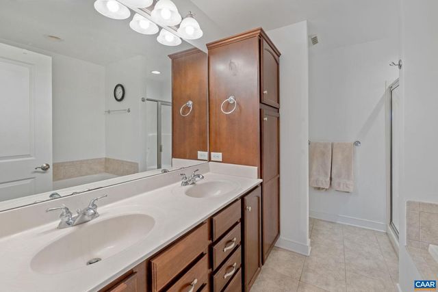 195 BROOKWOOD DR, Charlottesville, VA 22902