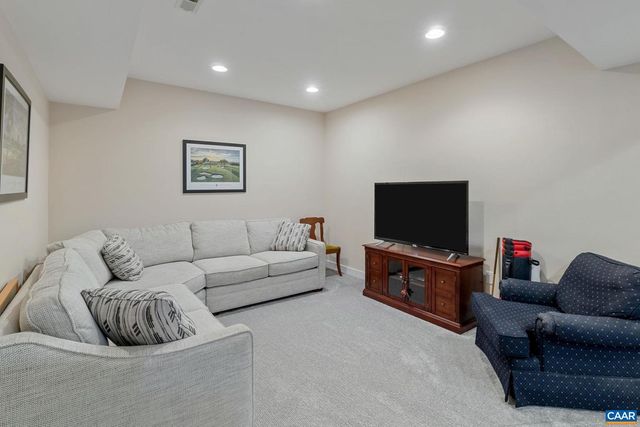 195 BROOKWOOD DR, Charlottesville, VA 22902