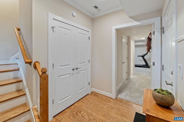 195 BROOKWOOD DR, Charlottesville, VA 22902